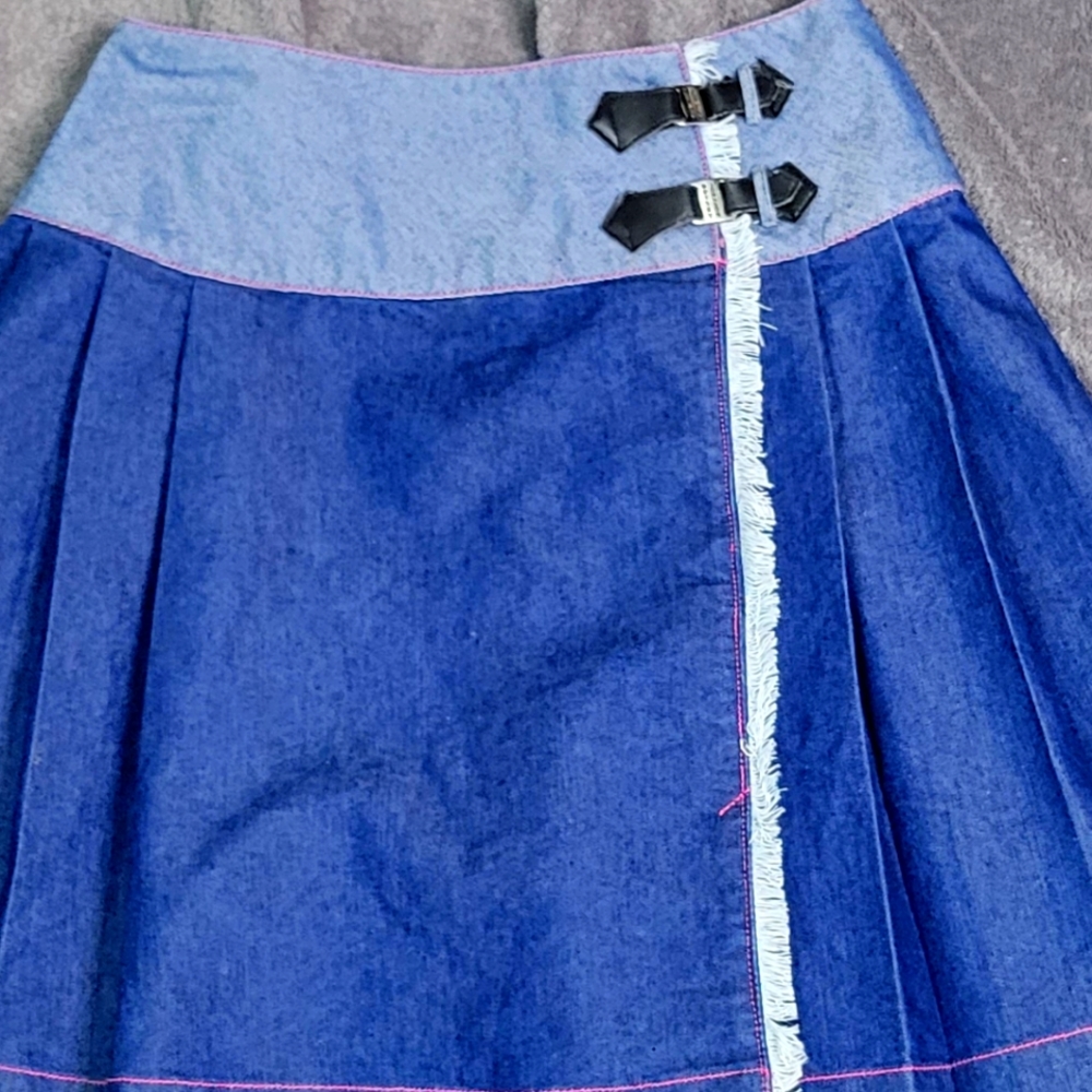 Girls/Juniors Denim Betsy Johnson skirt